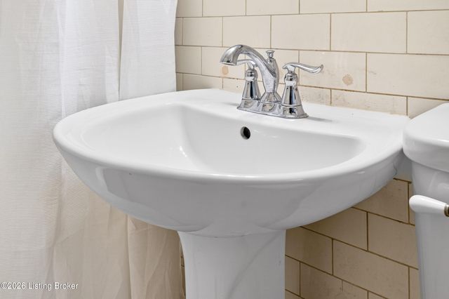 1300 Everett Ave APT 3, Louisville, KY 40204