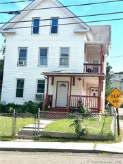 207 Hobart Street 3rd Floor, Meriden, CT 06450
