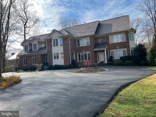 9049 HOLLY LEAF LN, Bethesda, MD 20817