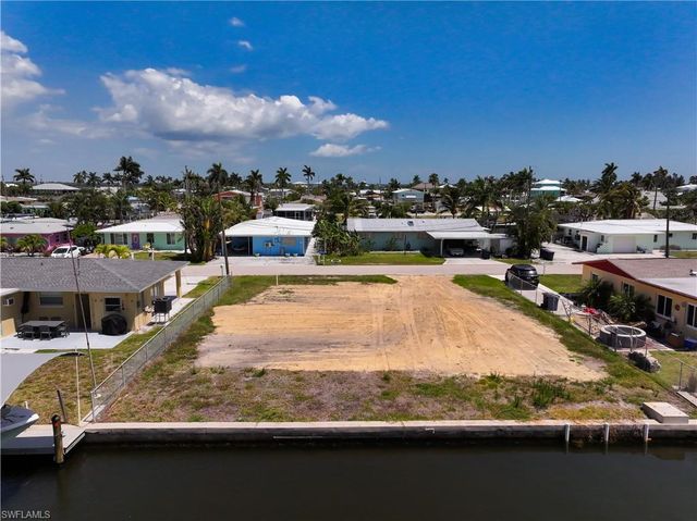 2652 Bridgeview ST, Matlacha, FL 33993