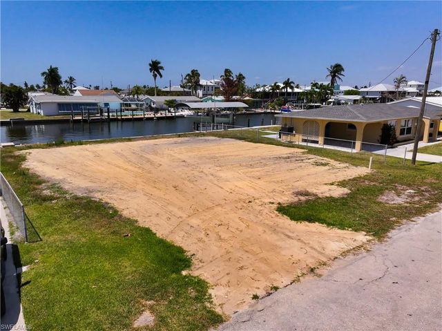 2652 Bridgeview ST, Matlacha, FL 33993