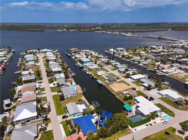 2652 Bridgeview ST, Matlacha, FL 33993