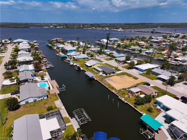 2652 Bridgeview ST, Matlacha, FL 33993