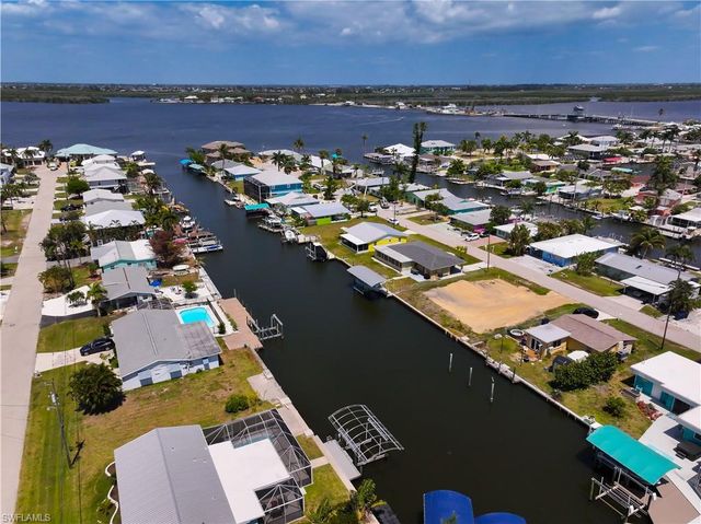 2652 Bridgeview ST, Matlacha, FL 33993
