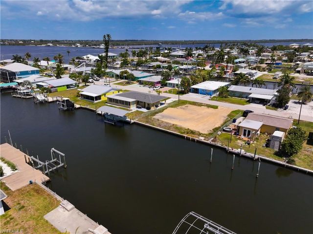 2652 Bridgeview ST, Matlacha, FL 33993