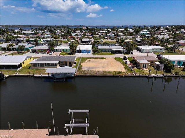 2652 Bridgeview ST, Matlacha, FL 33993