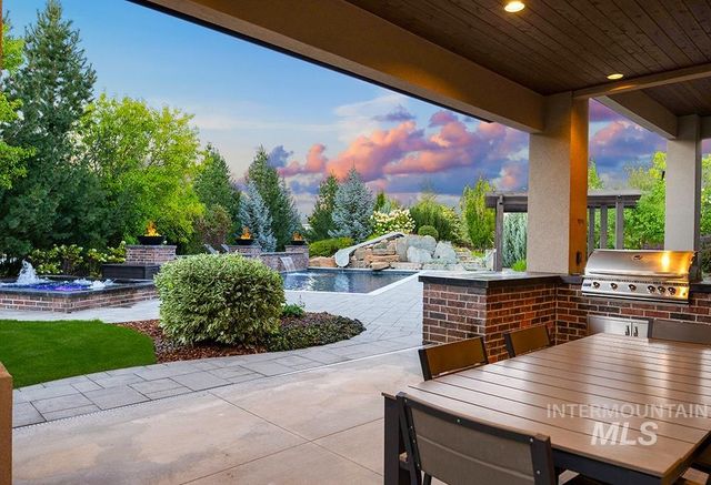 1300 W Windbreaker Ln, Eagle, ID 83616