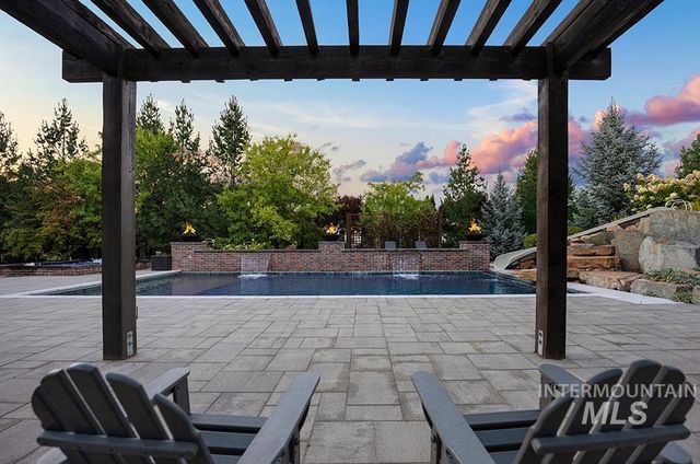 1300 W Windbreaker Ln, Eagle, ID 83616
