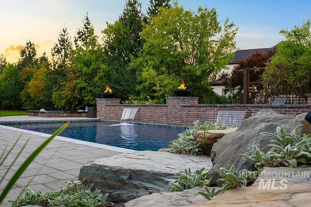 1300 W Windbreaker Ln, Eagle, ID 83616