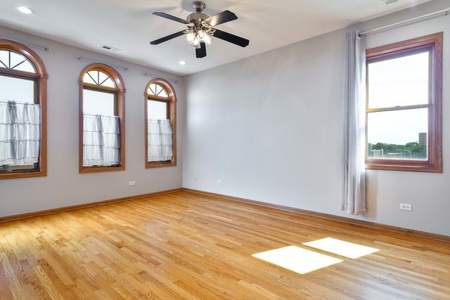 641 E Pershing Avenue 301, Chicago, IL 60653