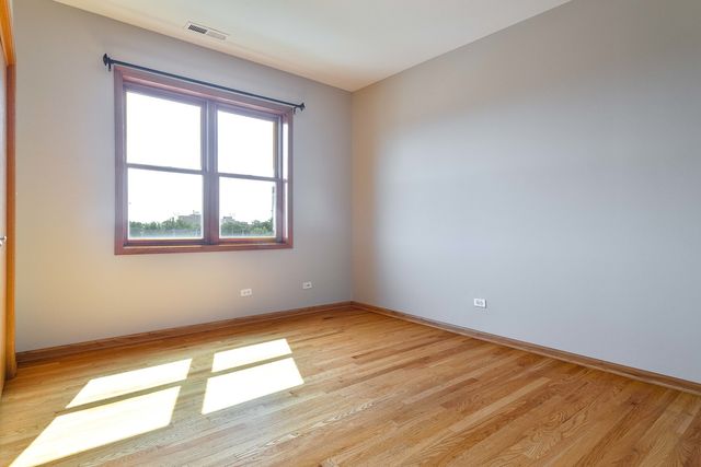 641 E Pershing Avenue 301, Chicago, IL 60653