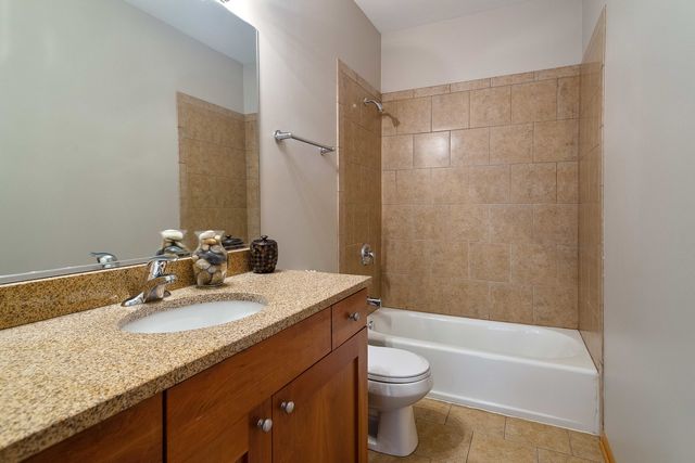 641 E Pershing Avenue 301, Chicago, IL 60653