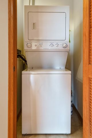 641 E Pershing Avenue 301, Chicago, IL 60653