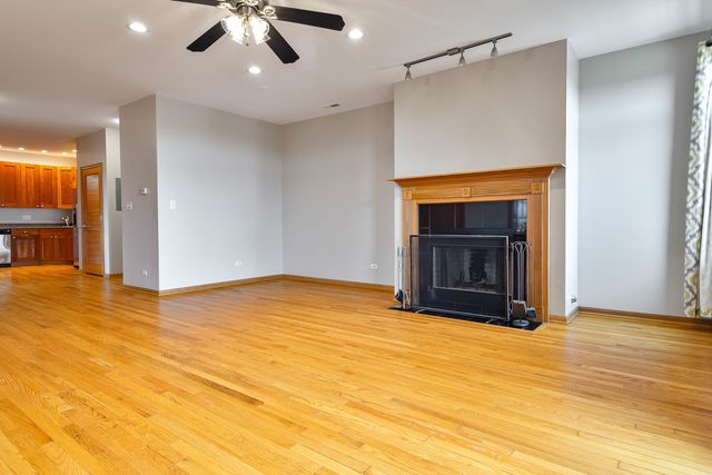 641 E Pershing Avenue 301, Chicago, IL 60653