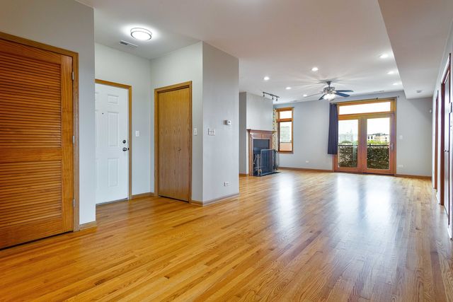 641 E Pershing Avenue 301, Chicago, IL 60653