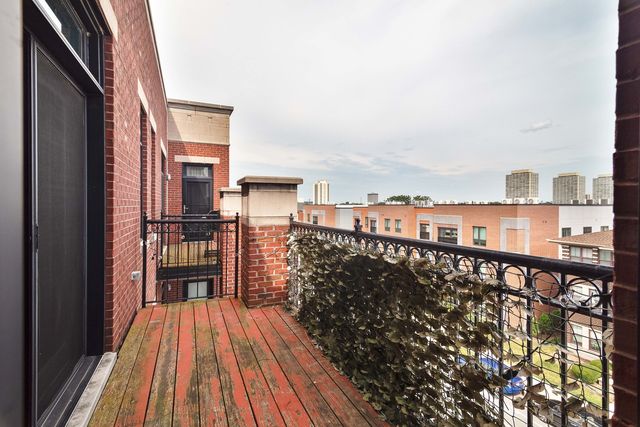 641 E Pershing Avenue 301, Chicago, IL 60653