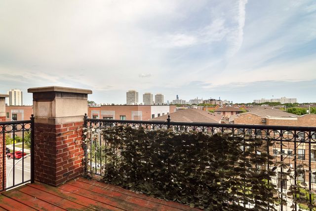 641 E Pershing Avenue 301, Chicago, IL 60653