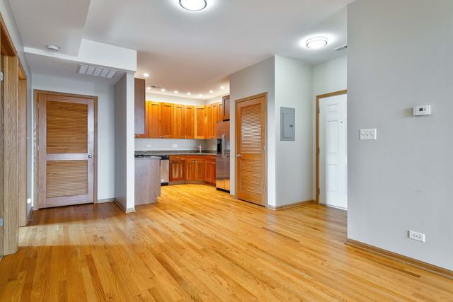 641 E Pershing Avenue 301, Chicago, IL 60653