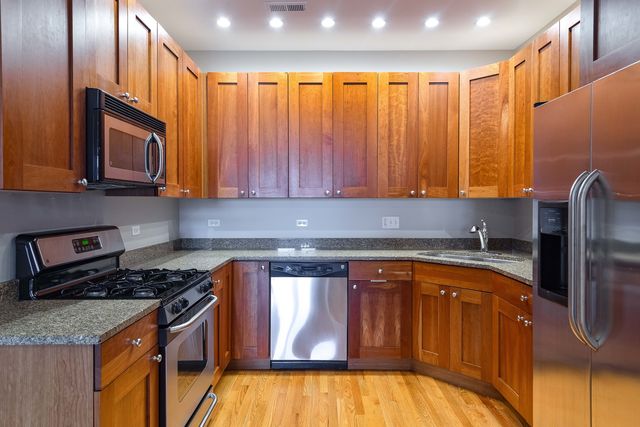 641 E Pershing Avenue 301, Chicago, IL 60653