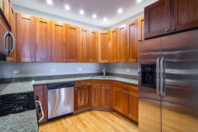 641 E Pershing Avenue 301, Chicago, IL 60653
