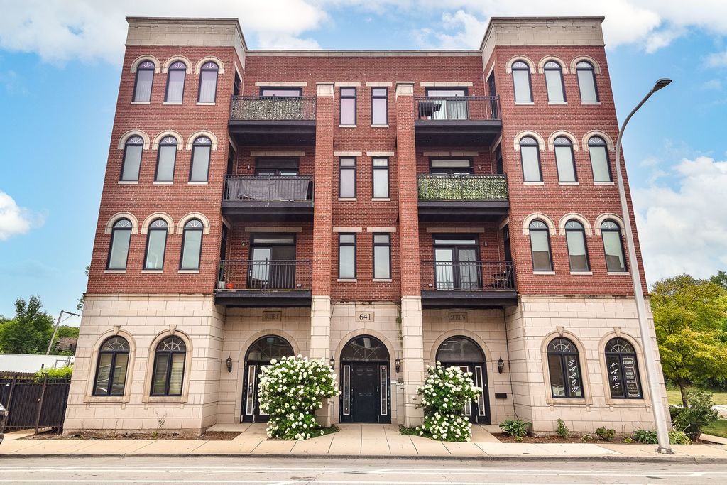 641 E Pershing Avenue 301, Chicago, IL 60653