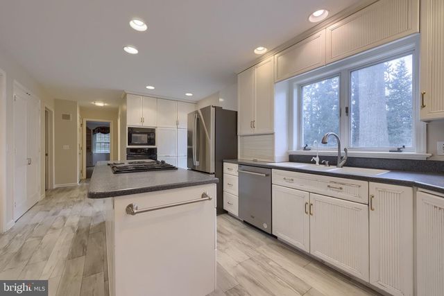 1428 CENTER RD, Lancaster, PA 17603