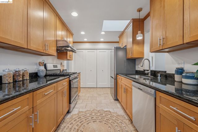 535 Ashbury Ave, El Cerrito, CA 94530