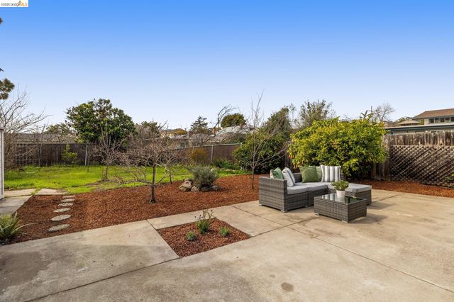 535 Ashbury Ave, El Cerrito, CA 94530