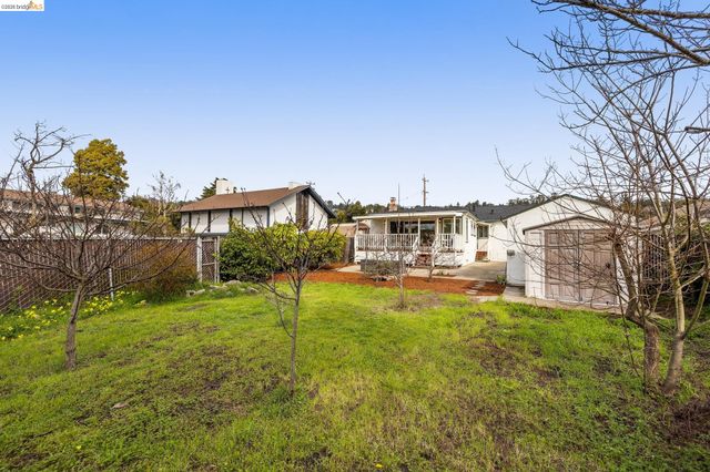 535 Ashbury Ave, El Cerrito, CA 94530