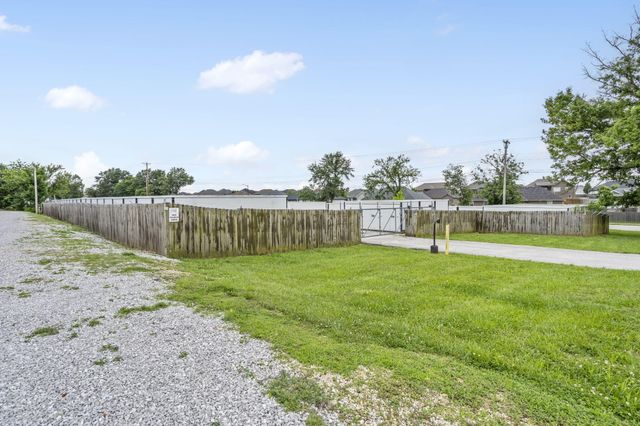 2110 Airpark Road, Ozark, MO 65721