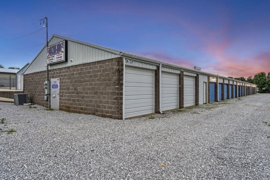 2110 Airpark Road, Ozark, MO 65721