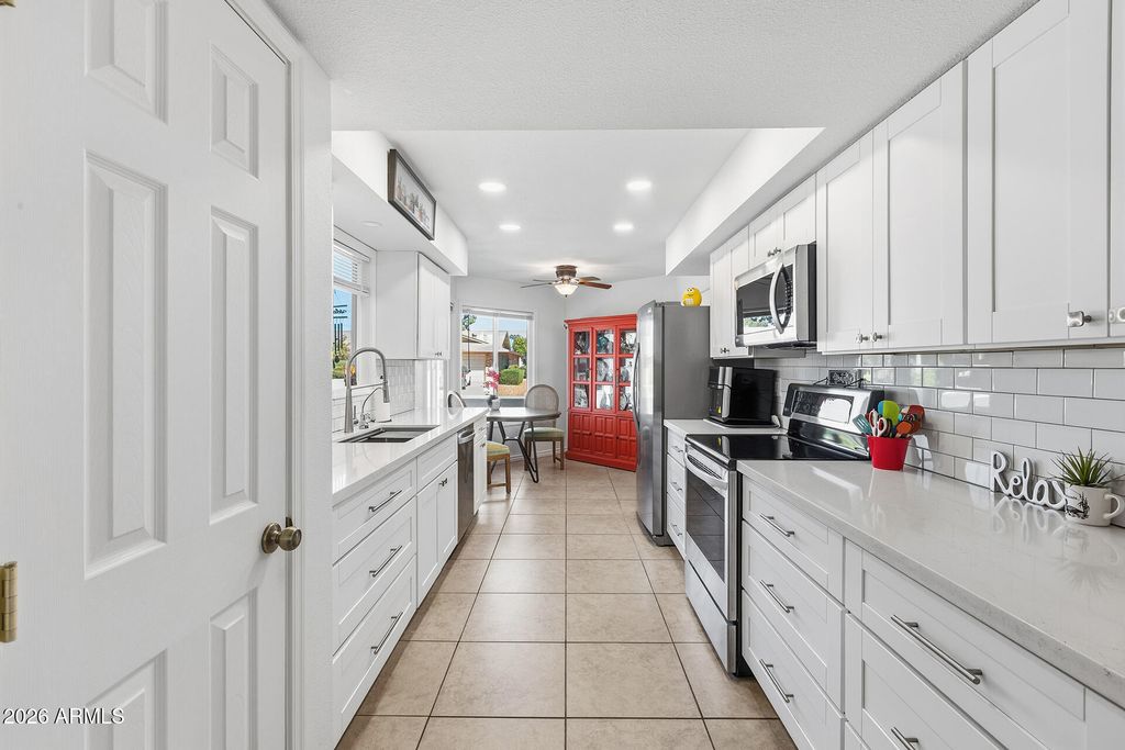 Image 19 of property listing at 10457 W CAMPANA Drive, Sun City, AZ 85351