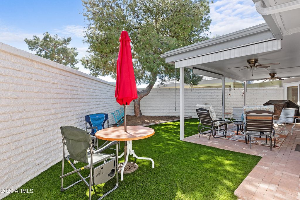 Image 48 of property listing at 10457 W CAMPANA Drive, Sun City, AZ 85351