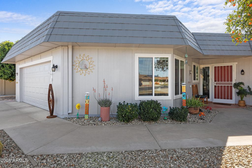 Image 9 of property listing at 10457 W CAMPANA Drive, Sun City, AZ 85351