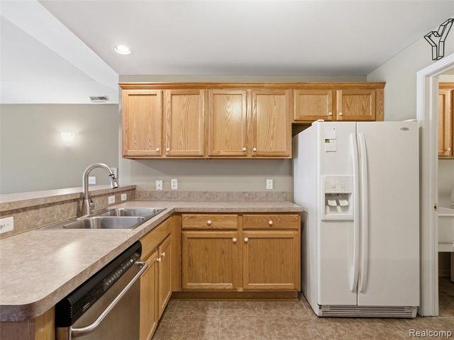 14294 Moravian Manor Circle, Sterling Heights, MI 48312