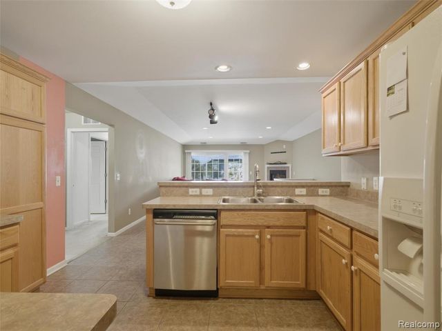 14294 Moravian Manor Circle, Sterling Heights, MI 48312