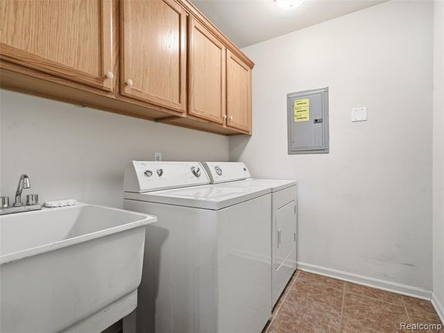 14294 Moravian Manor Circle, Sterling Heights, MI 48312