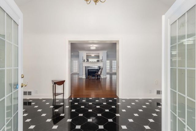 5809 Olentangy Boulevard, Columbus, OH 43085
