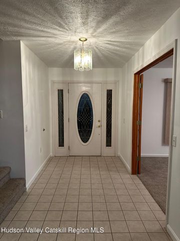 51 Canterbury Drive, Saugerties, NY 12477