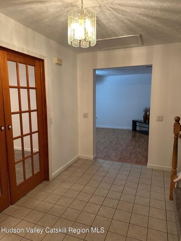 51 Canterbury Drive, Saugerties, NY 12477