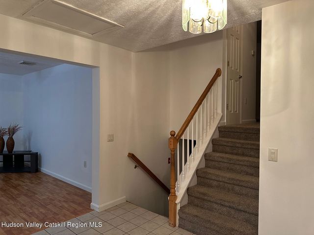 51 Canterbury Drive, Saugerties, NY 12477