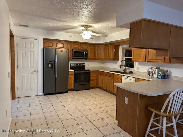 51 Canterbury Drive, Saugerties, NY 12477