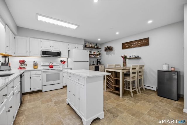 81 Founders Village 81, Clinton, CT 06413