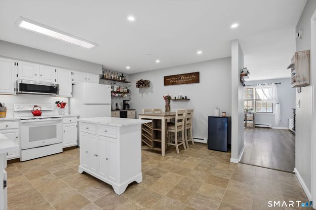 81 Founders Village 81, Clinton, CT 06413