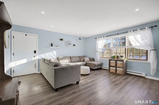 81 Founders Village 81, Clinton, CT 06413