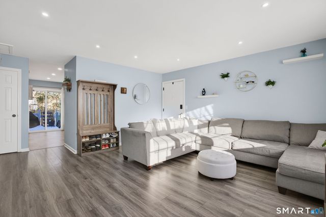 81 Founders Village 81, Clinton, CT 06413