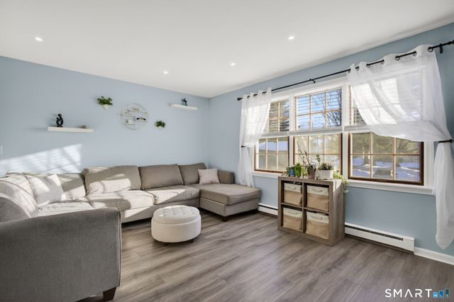 81 Founders Village 81, Clinton, CT 06413