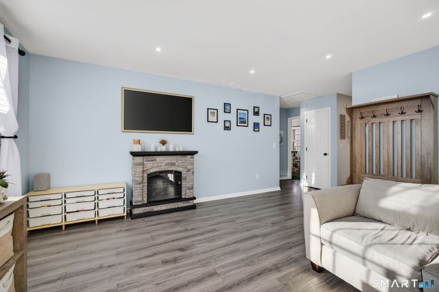 81 Founders Village 81, Clinton, CT 06413