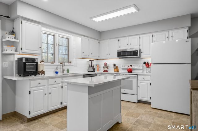 81 Founders Village 81, Clinton, CT 06413