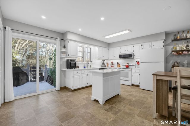 81 Founders Village 81, Clinton, CT 06413